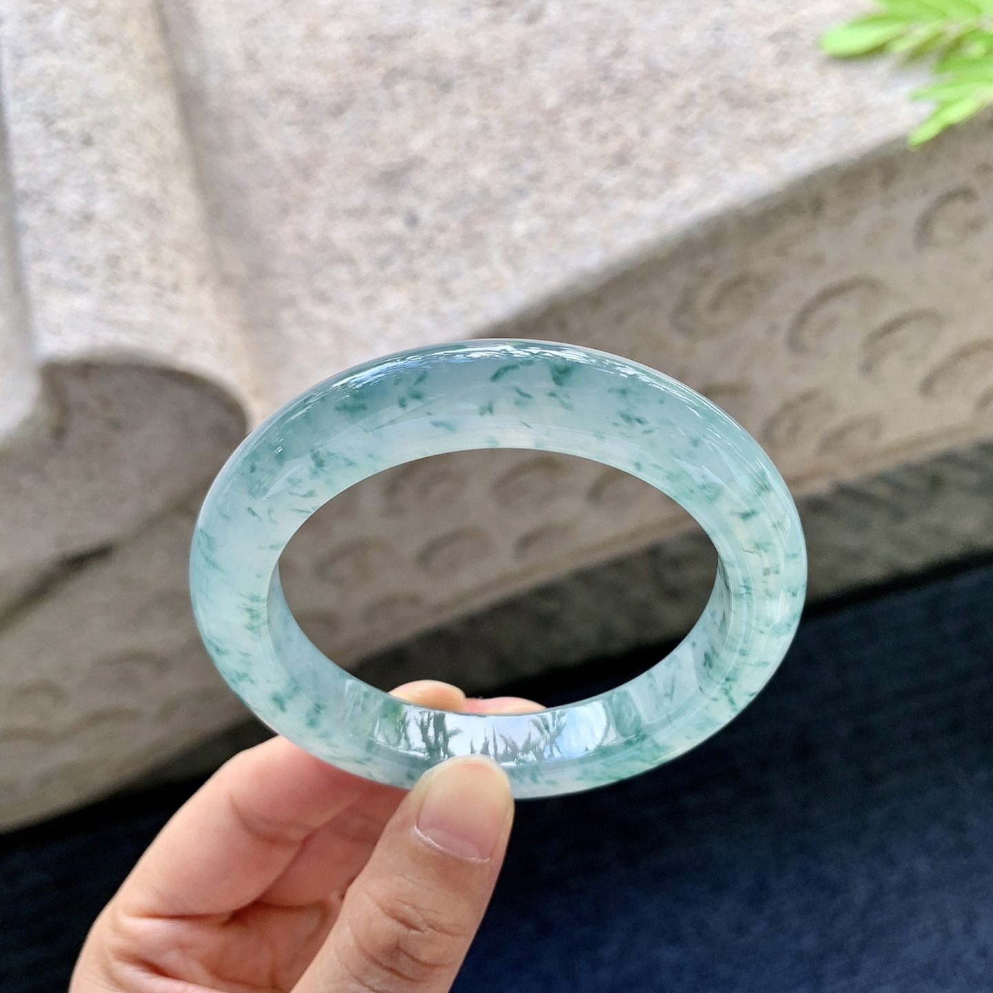 正圈 55 55【圈口】55.5/11.2/9.8【编码】T1062314【描述】冰飘花，清透，水润，种老，细腻，无裂