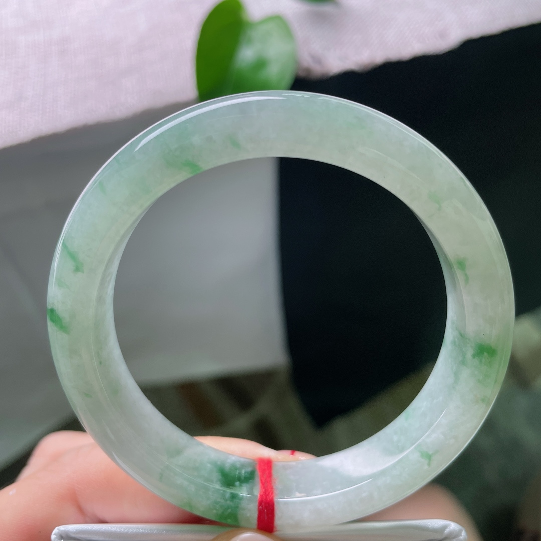 57/12/9.0，飘花正圈，整圈飘灵动鲜绿丝花，水润清新自带柔和柔光，无裂，ss50754a