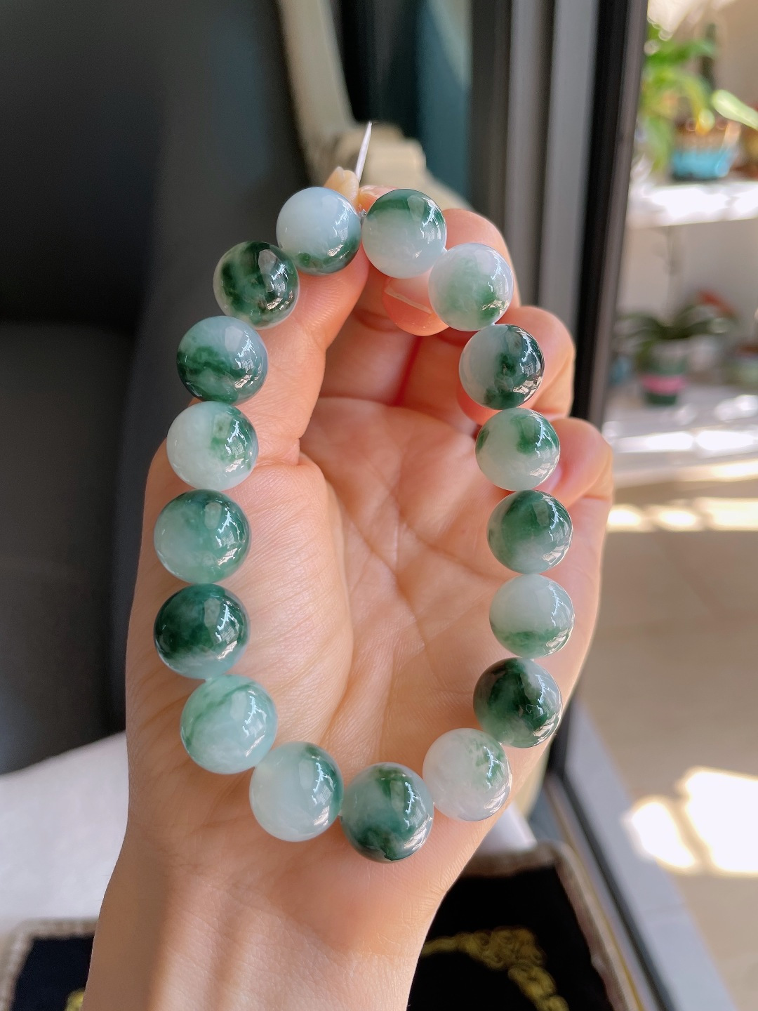 缅甸天然翡翠A货，冰飘花手串，尺寸：12.6mm。【编2569】