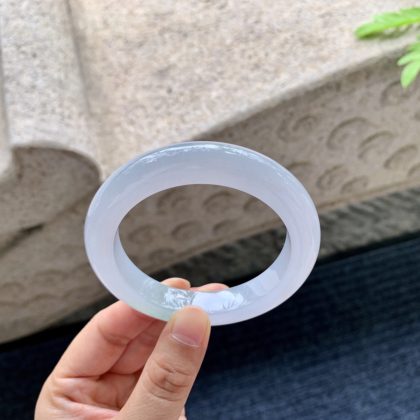 正圈 55 55【圈口】55.3/11.6/9.3【编码】HT062202【描述】冰糯春彩，水润，种老，细腻，打灯有絮线