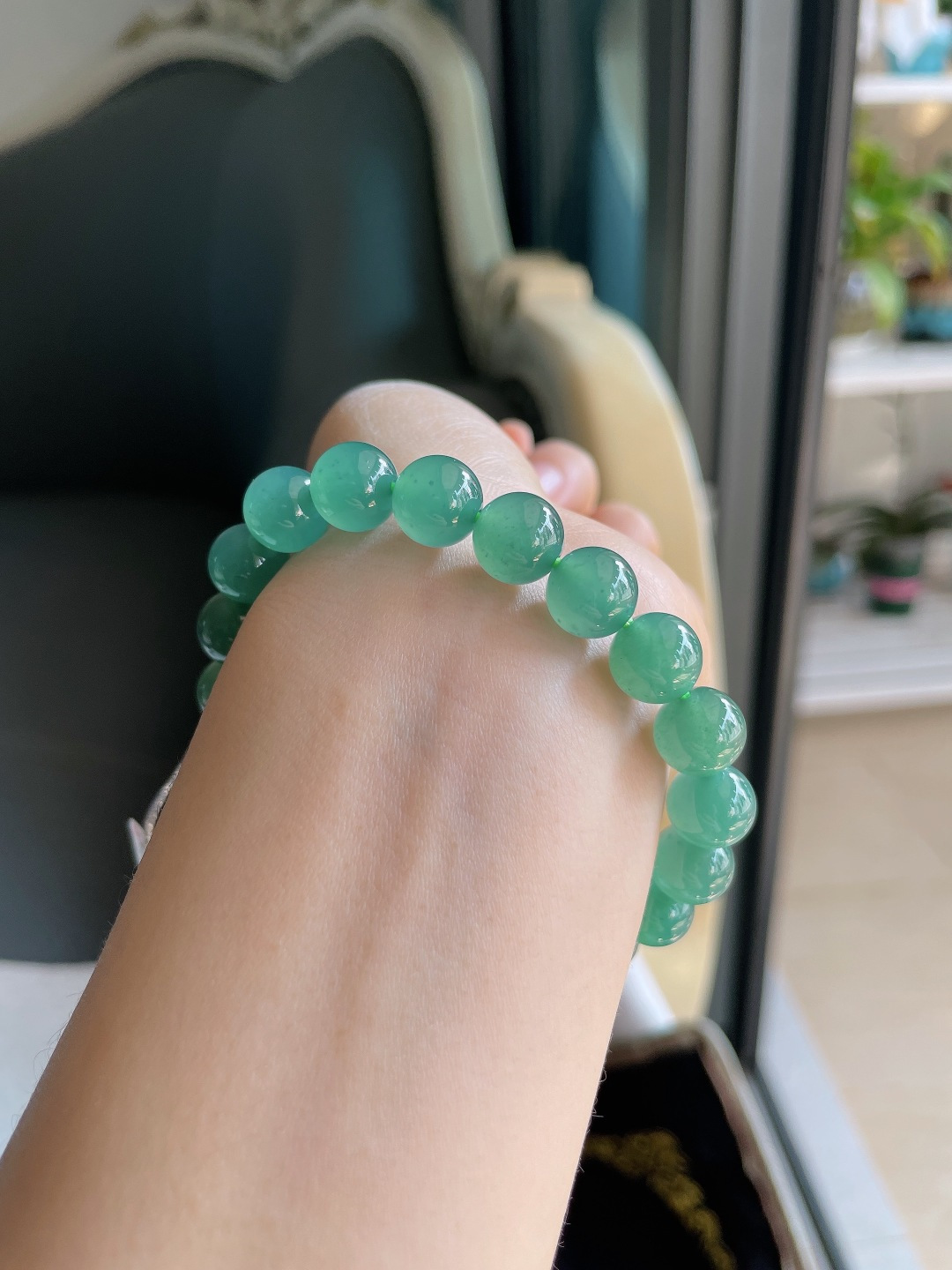 天然翡翠A货，冰蓝水手串，尺寸：9.8mm。【编3377】