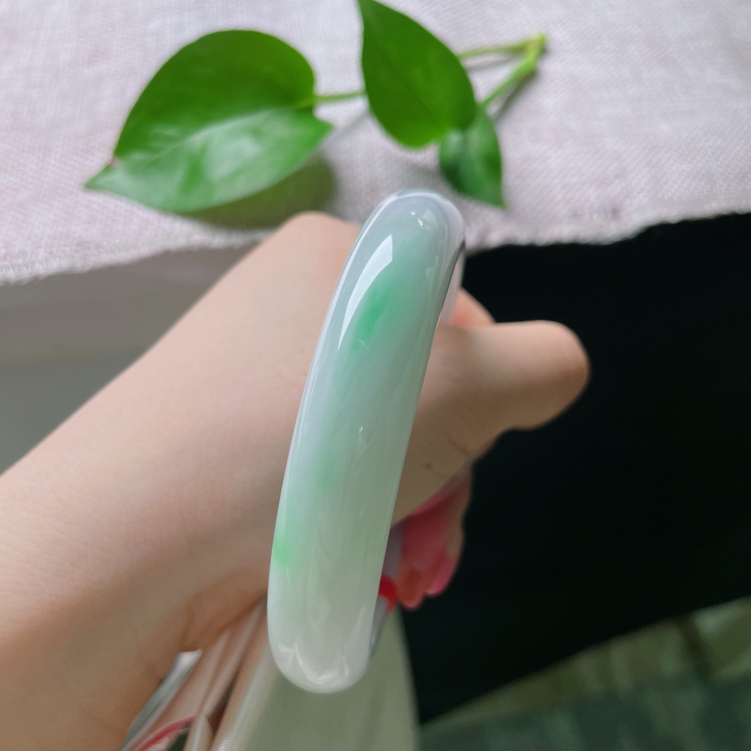 56.9/13/8.5，淡春彩正圈，水头好，质地温润细腻，绰约多姿，有纹，ss54839a