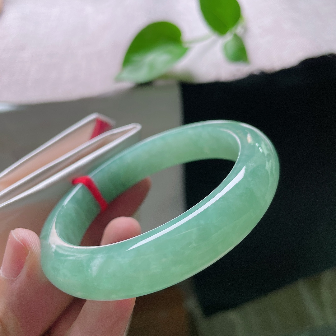 57.3/12.7/9.1，满绿正圈，细腻，水润，一汪翠韵，藏尽温润贵气 ，翠色倾城，温婉显贵 ，ss55036a
