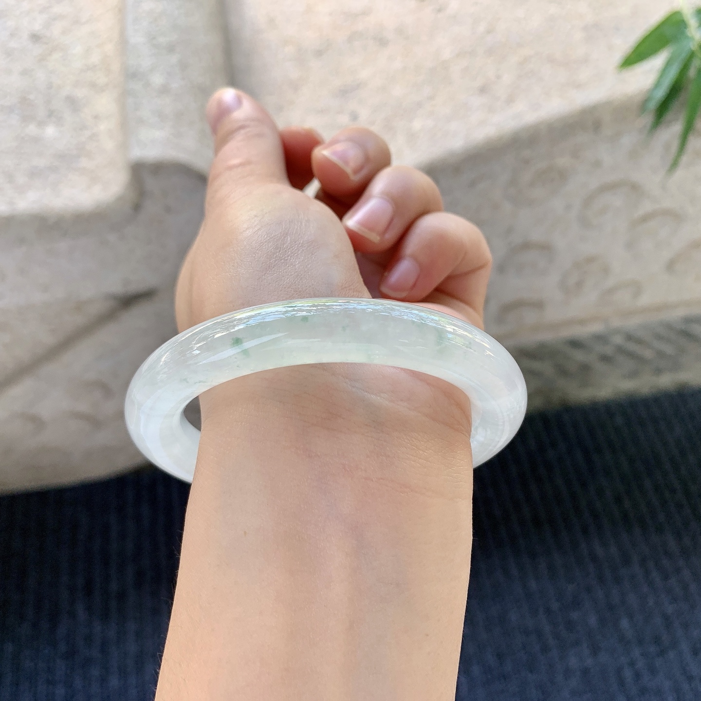圆条55 56，冰种飘绿，清透，水润，种老，细腻，无裂