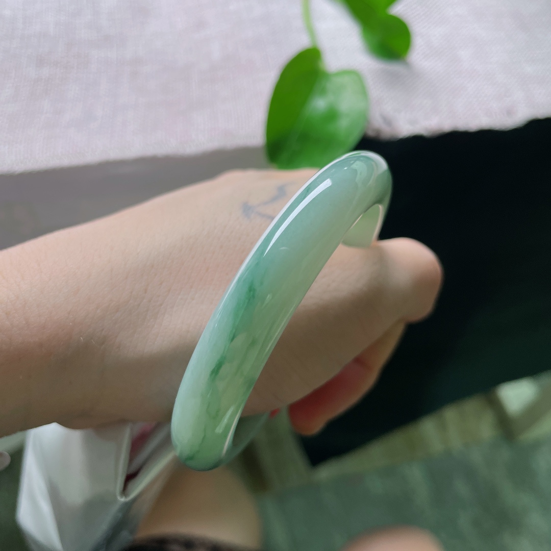 55.7/10.8/8.4，飘花正圈，细腻温润，缕缕飘花随性蔓延，灵气十足，ss54203a