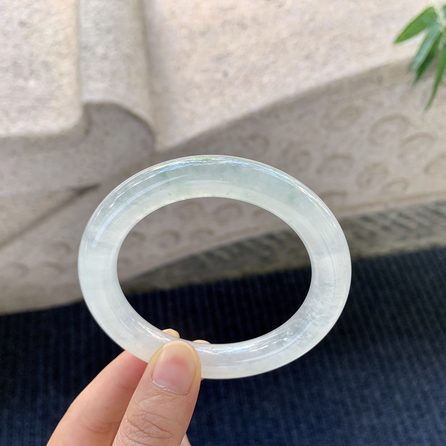 圆条55 56，冰种飘绿，清透，水润，种老，细腻，无裂