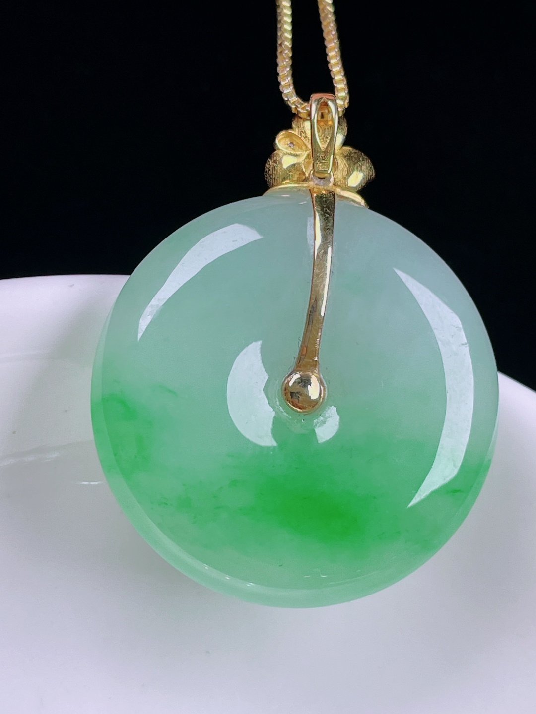 ️冰绿平安扣，老种起光，细底通透，尺寸：35/27.3/6.3mm0622
