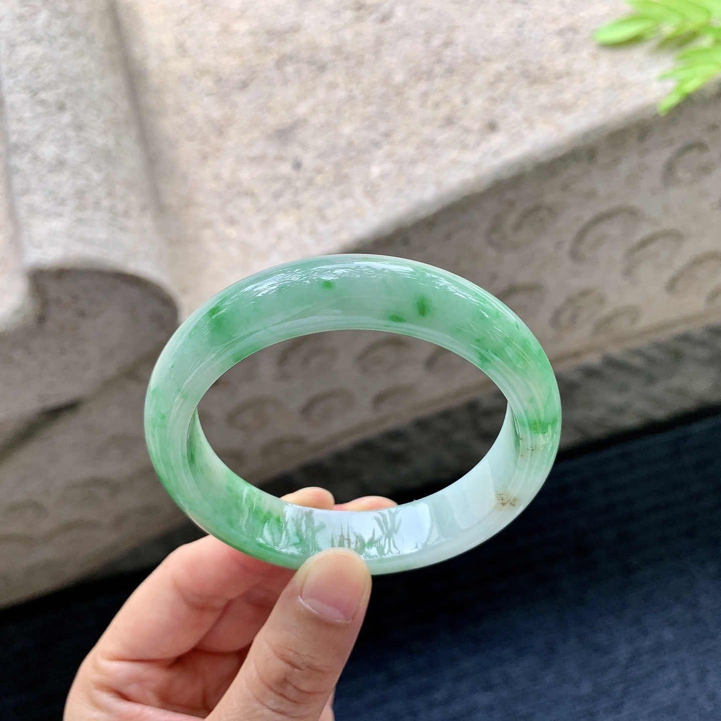 正圈55 56【圈口】56.3/13.7/8【编码】Y01152-3【描述】水润，种老，有矿物质点
