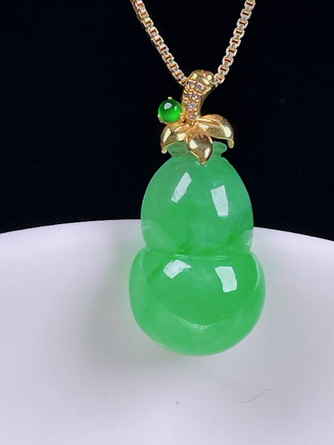 ️冰绿葫芦，老种起光，细底通透，尺寸：24.5裸石18.8/12/7.2mm0622