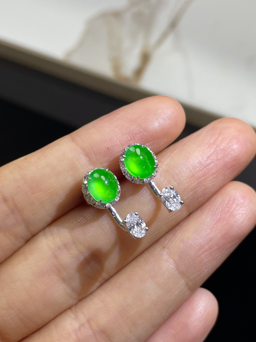 ️新品 | 冰种正阳绿蛋面耳钉裸石：6.5*5.5*3.5mm整体：16.5*7*7mm