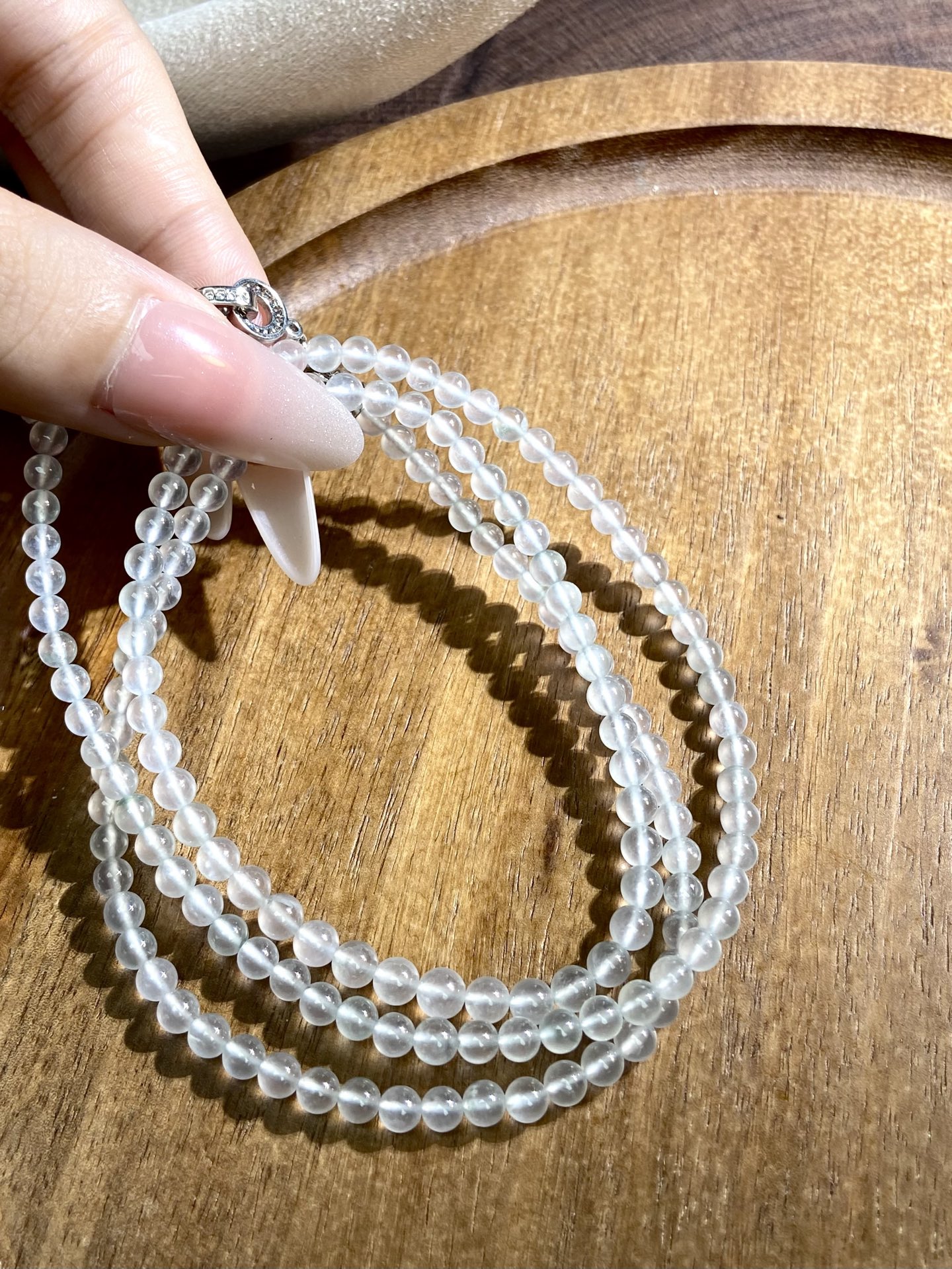 高冰种珠珠项链，的冰透感，胶感满满，清冷又显贵，让冰凉透过整个夏日，裸石 3.9mm，153颗