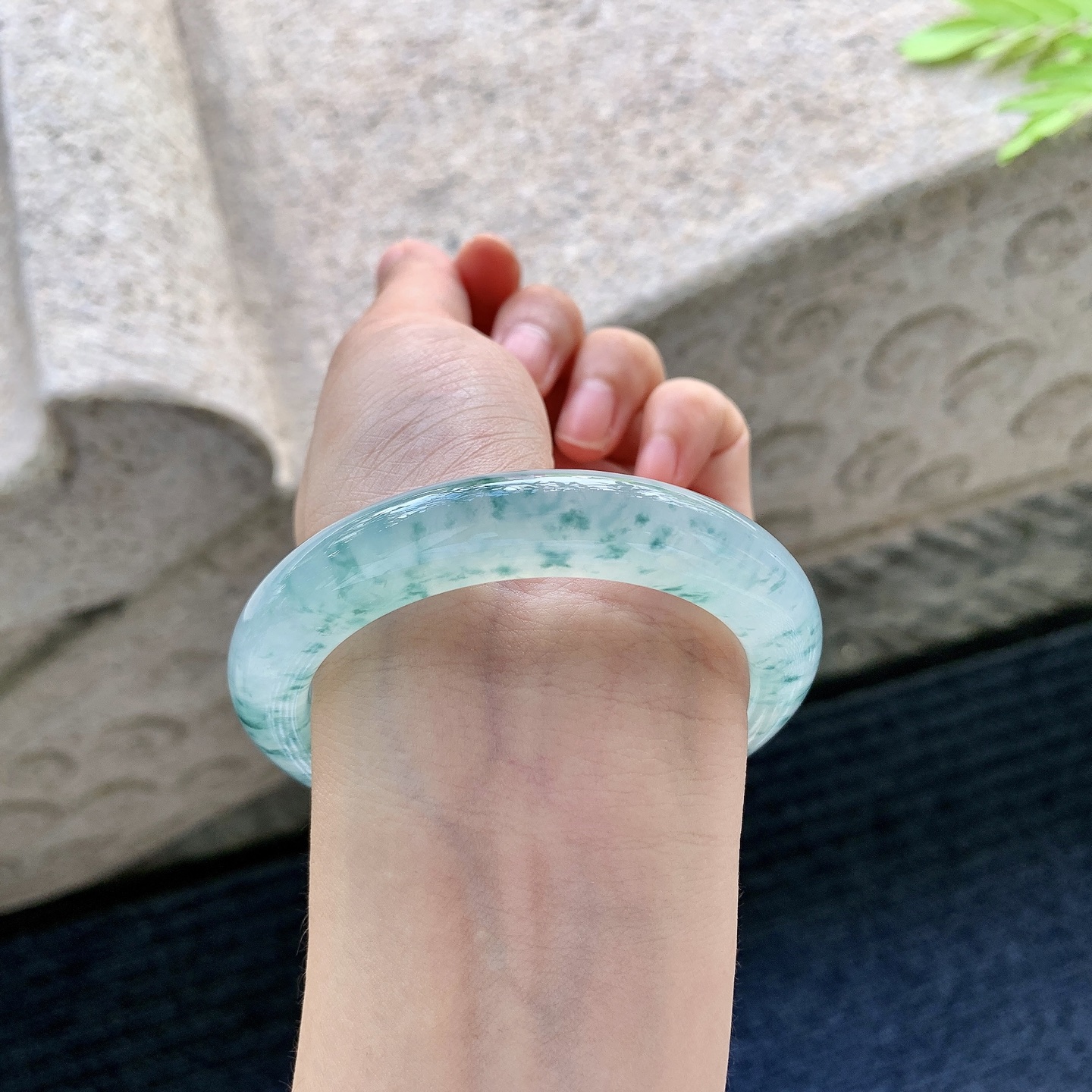 正圈 55 55【圈口】55.5/11.2/9.8【编码】T1062314【描述】冰飘花，清透，水润，种老，细腻，无裂