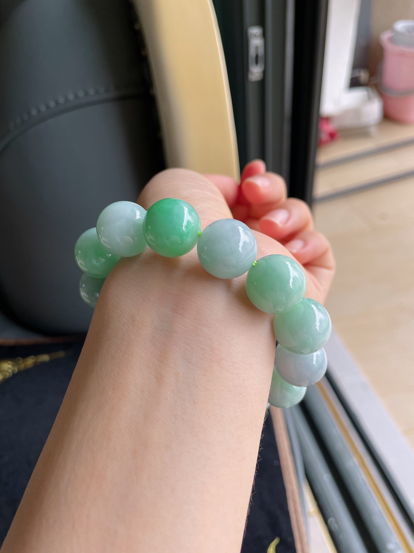 缅甸天然翡翠A货，春带彩手串，大颗粒，尺寸：15.2mm。-184