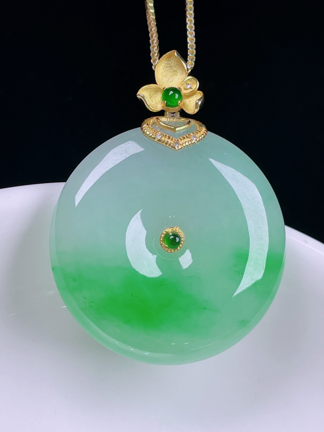 ️冰绿平安扣，老种起光，细底通透，尺寸：35/27.3/6.3mm0622