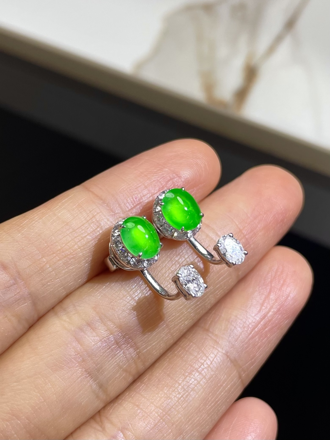 ️新品 | 冰种正阳绿蛋面耳钉裸石：6.5*5.5*3.5mm整体：16.5*7*7mm