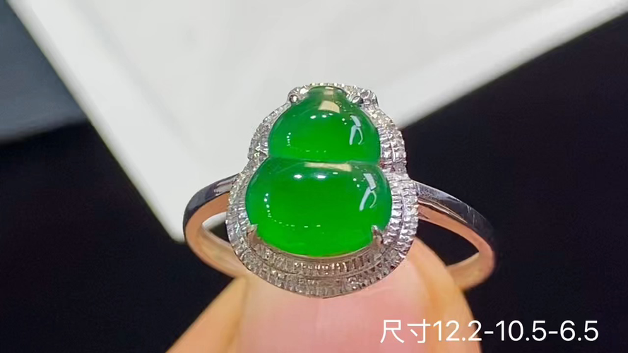 18k金+钻阳绿葫芦戒指，无暇，捡漏的来，12.2-10.5-6.5