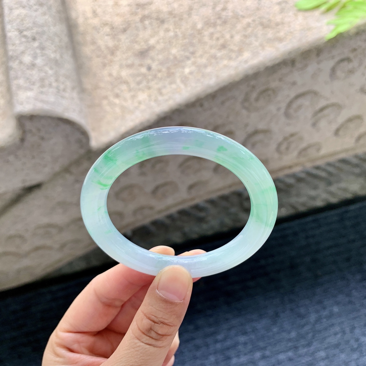 圆条50 51【圈口】51.4/8.3/8.5【编码】GJ062327【描述】糯冰椿彩，水润，种老，细腻，打灯有纹线