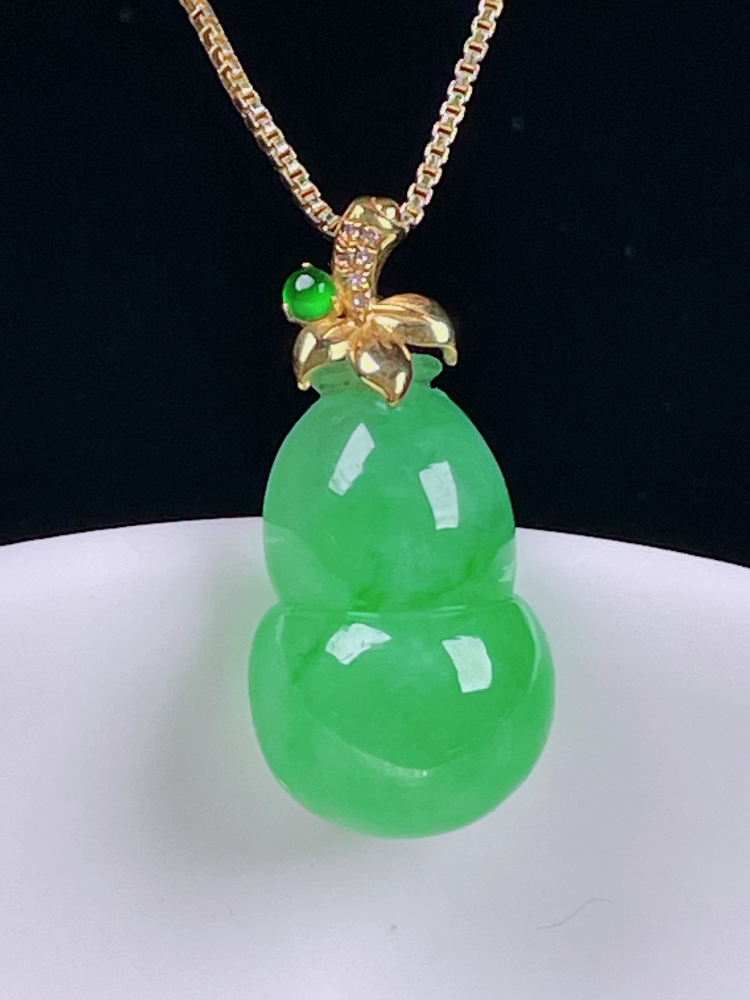 ️冰绿葫芦，老种起光，细底通透，尺寸：24.5裸石18.8/12/7.2mm0622