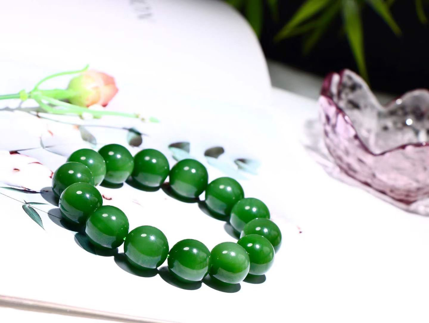 【珠圆玉润】

精品️和田玉碧玉冰底猫眼手串  菠菜绿 玉质温润细腻  整串打磨圆润，带阳绿。佩戴