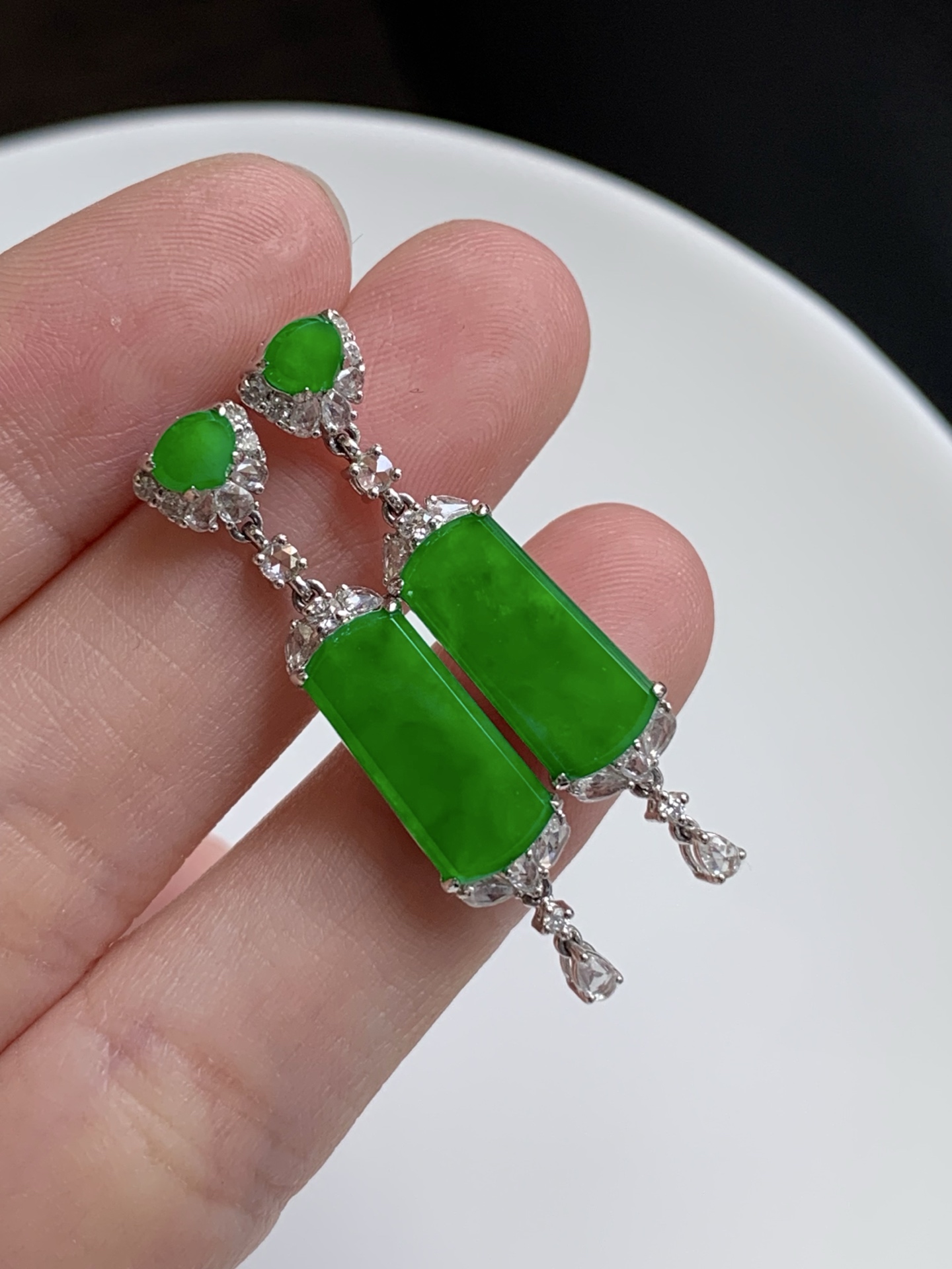 ️【18k金镶嵌马鞍耳钉一对】种老细腻，色阳浓郁起胶尺寸：成品：35*7.3*4.6，裸石：14*