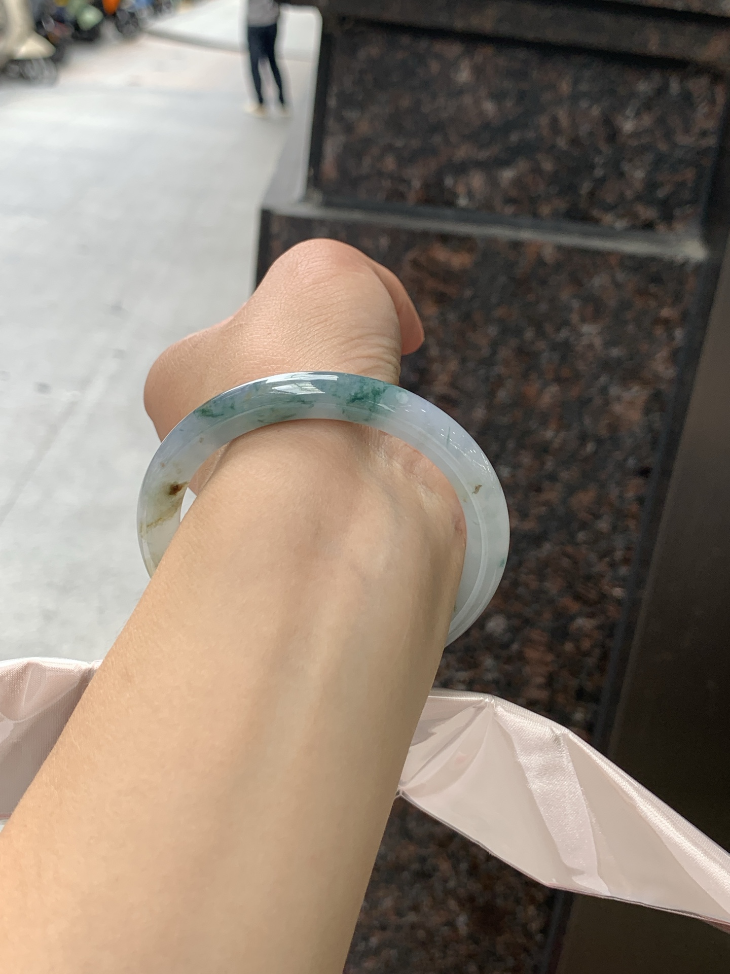 飘花美人条 54-8-7.8 0623-152-26 打灯细纹，有矿点扣手，底妆冰润细腻，飘花灵动飘逸，古典优雅又秀气