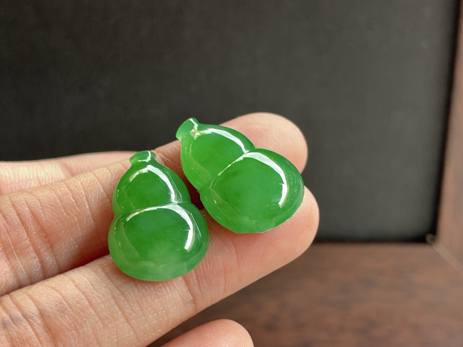 ️ 【冰绿葫芦一对】尺寸：23.6×17.9×7.3/23.7×19.6×7.5mm 冰润翠绿，福禄成双雅致