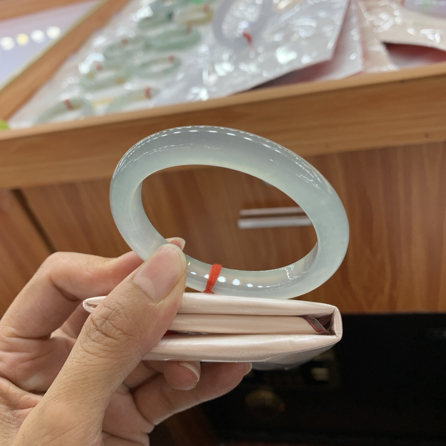 062232WJDK 冰底色翡翠手镯 53-46-8.2-8