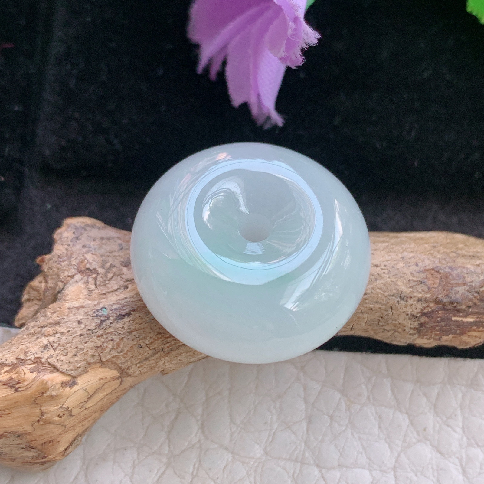 zen自然光21.8*9.6缅甸翡翠淡春彩平安扣吊坠面包扣转运珠路路通玉坠
