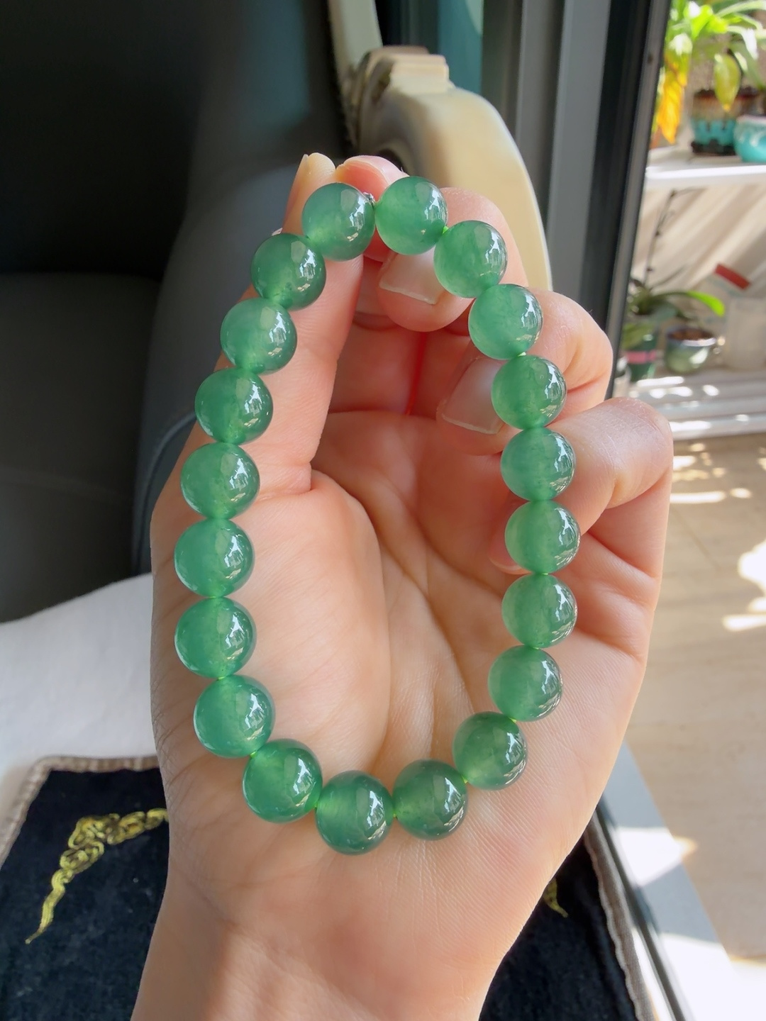 天然翡翠A货，冰满绿冰油绿手串，尺寸：10mm。【编3351】