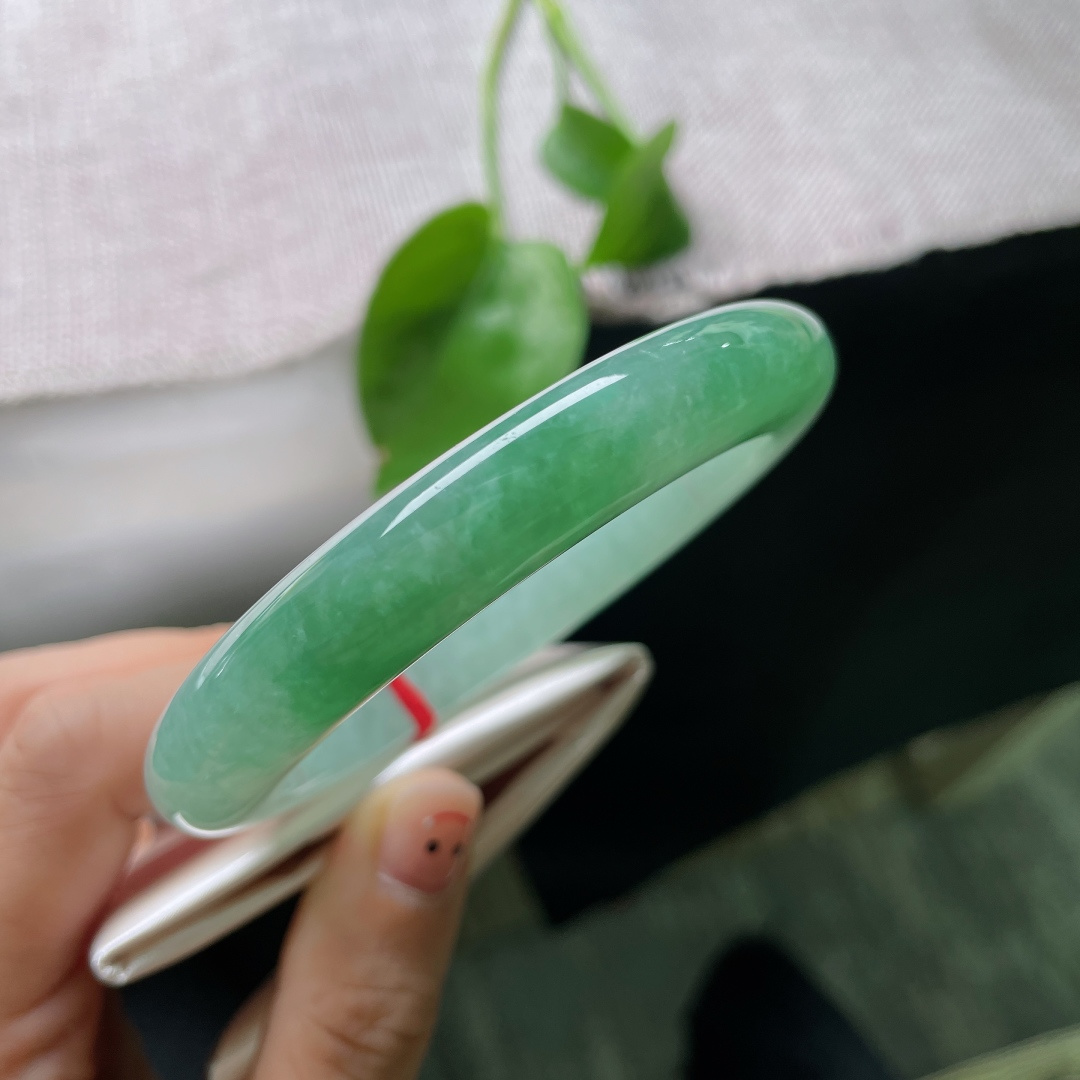61/11.2/10.2绿底正圈，冰润细腻，翠色伊人，婉间艳丽，贵气，无裂，ss53411a