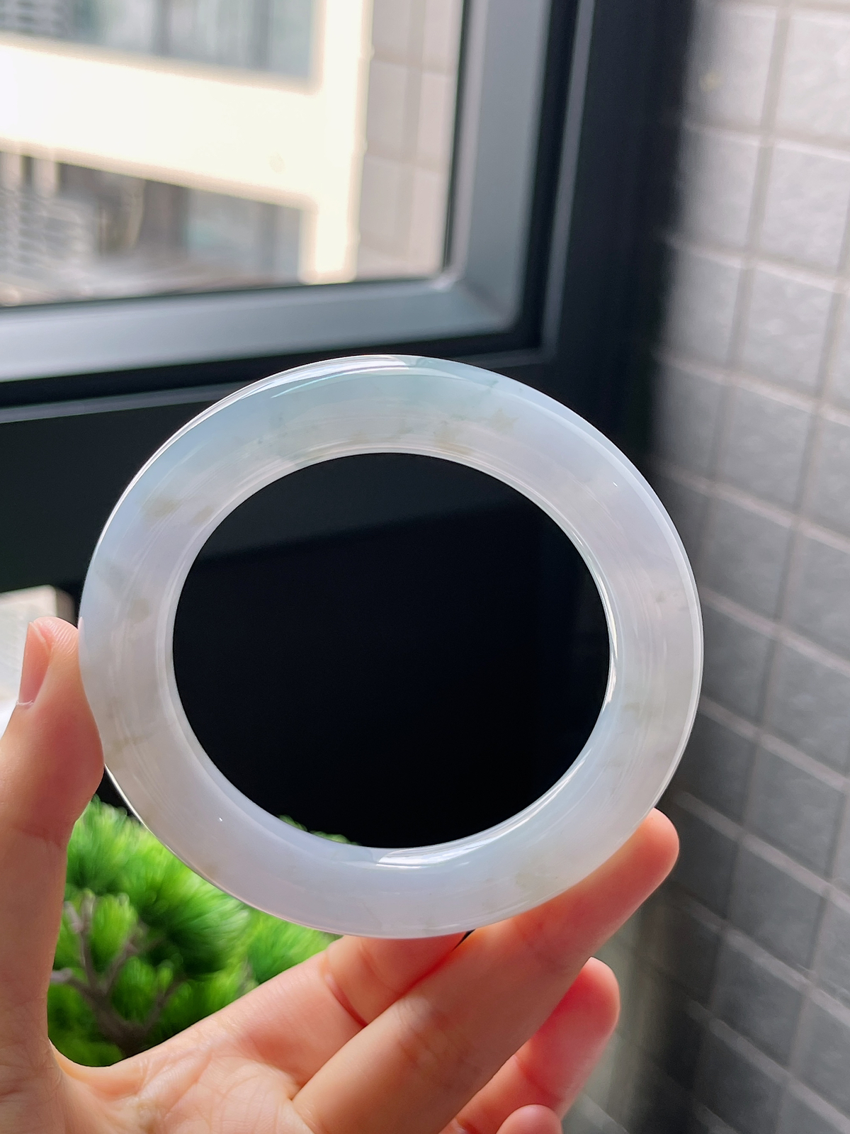 圈口56.6，冰糯淡蓝色圆条翡翠手镯