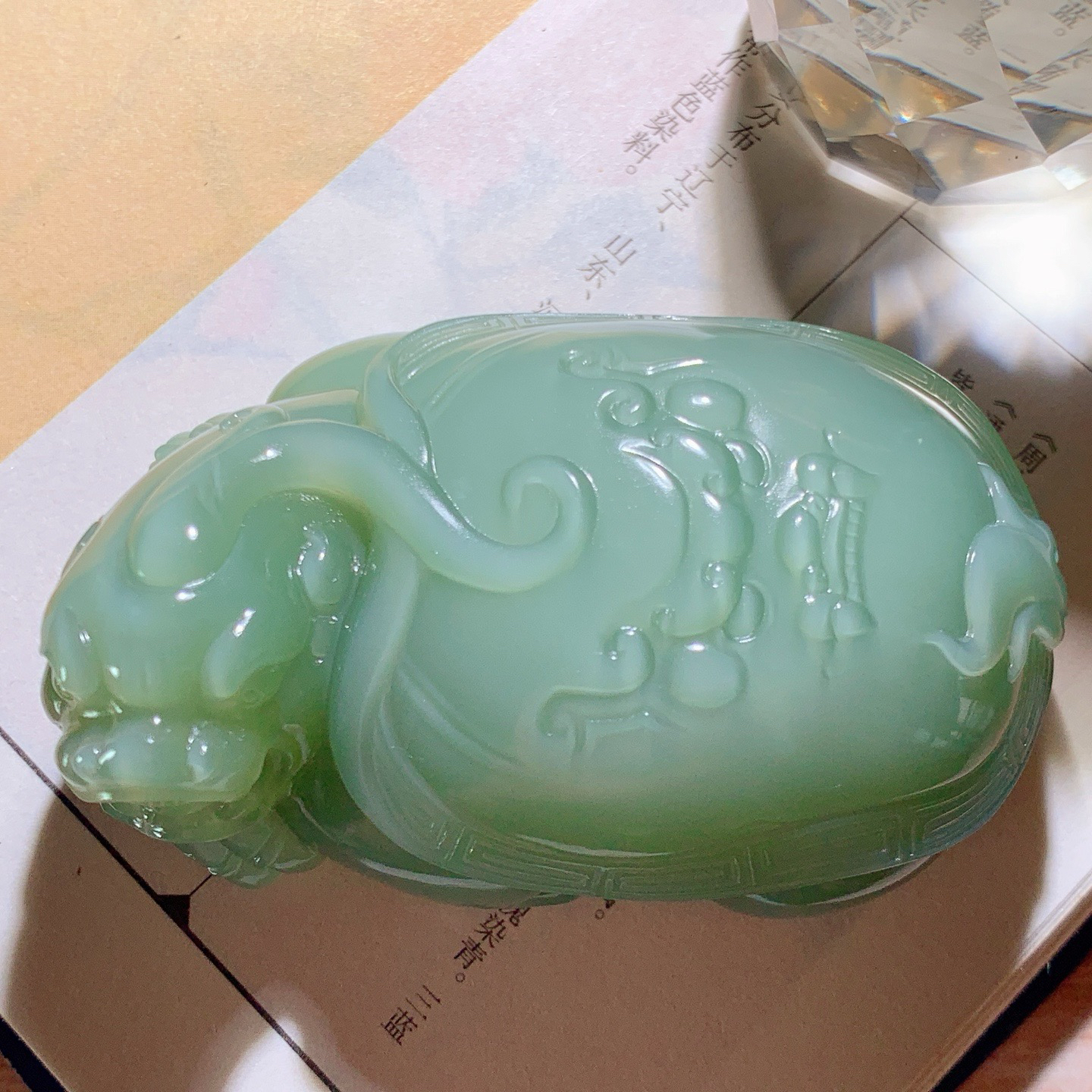 收藏级！和田玉粉青俄罗斯碧玉猫眼龙龟把件！尺寸63/39/25重113.5克 玉质细腻油润。手推出油