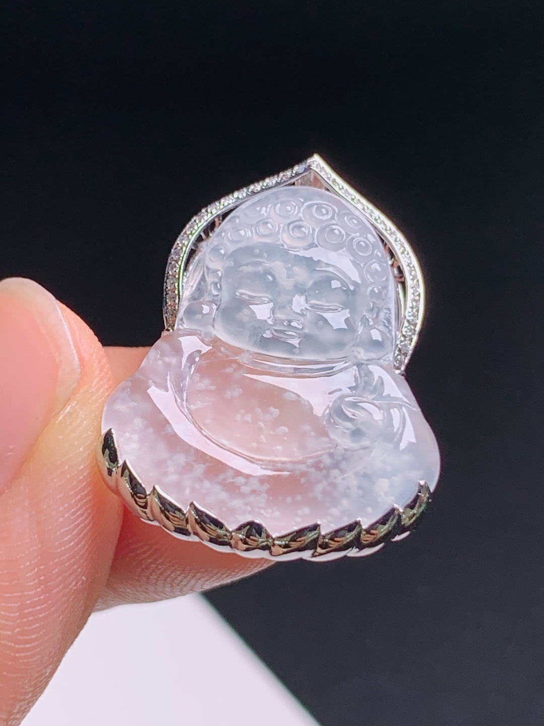 宝宝佛吊坠，通透起光雪花飘逸，莲花钻镶软萌讨喜