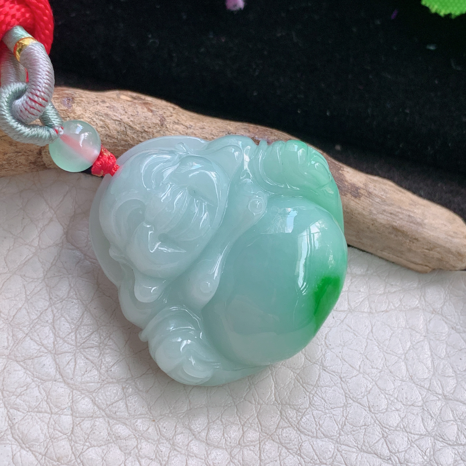 zen自然光33*33*12.5缅甸翡翠飘阳绿小佛公吊坠白底青弥勒佛项坠