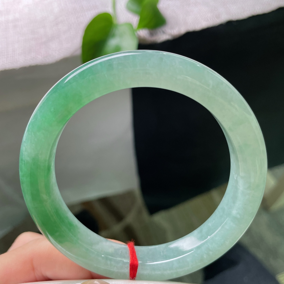 61/11.2/10.2绿底正圈，冰润细腻，翠色伊人，婉间艳丽，贵气，无裂，ss53411a