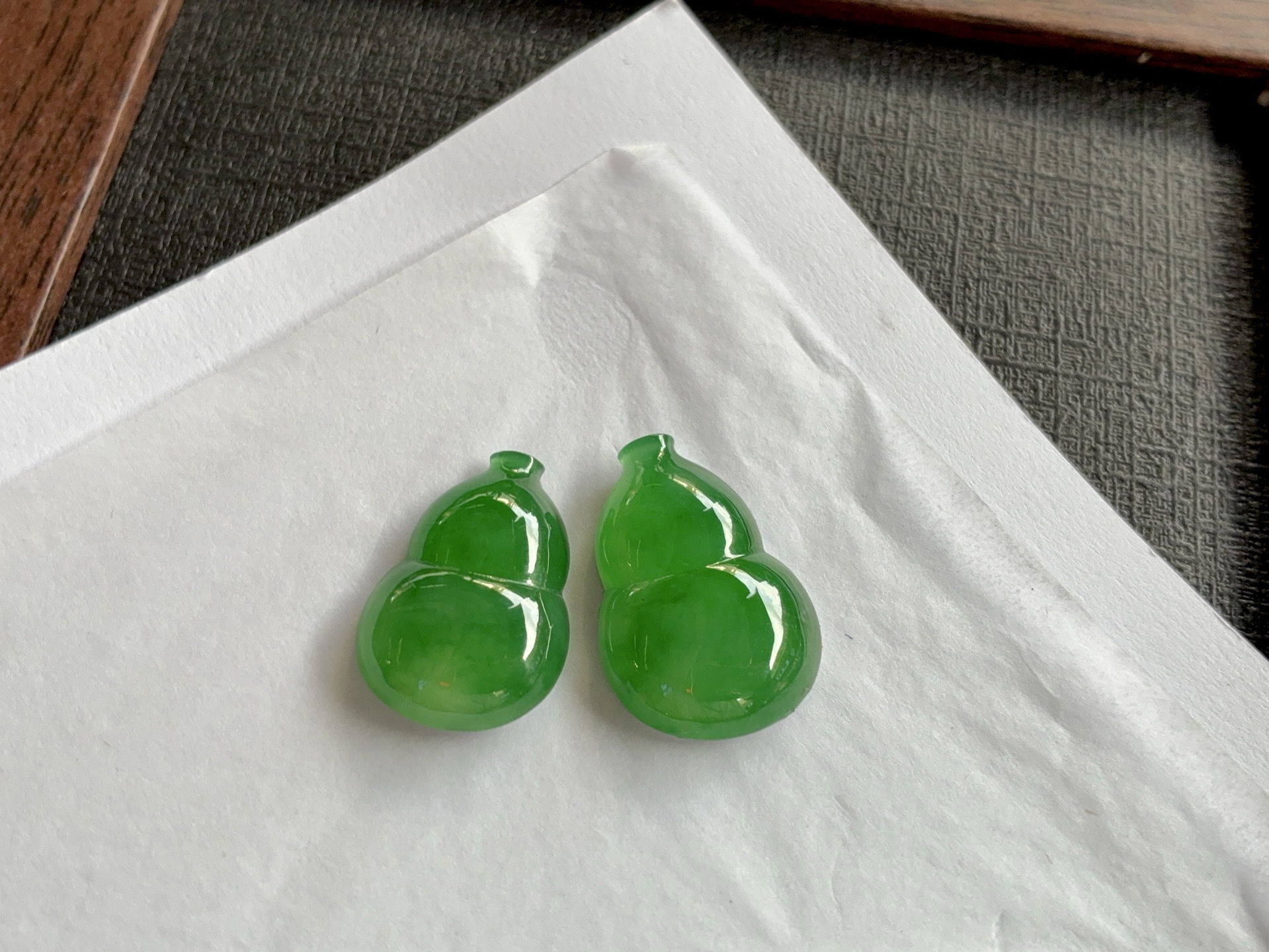️ 【冰绿葫芦一对】尺寸：23.6×17.9×7.3/23.7×19.6×7.5mm 冰润翠绿，福禄成双雅致