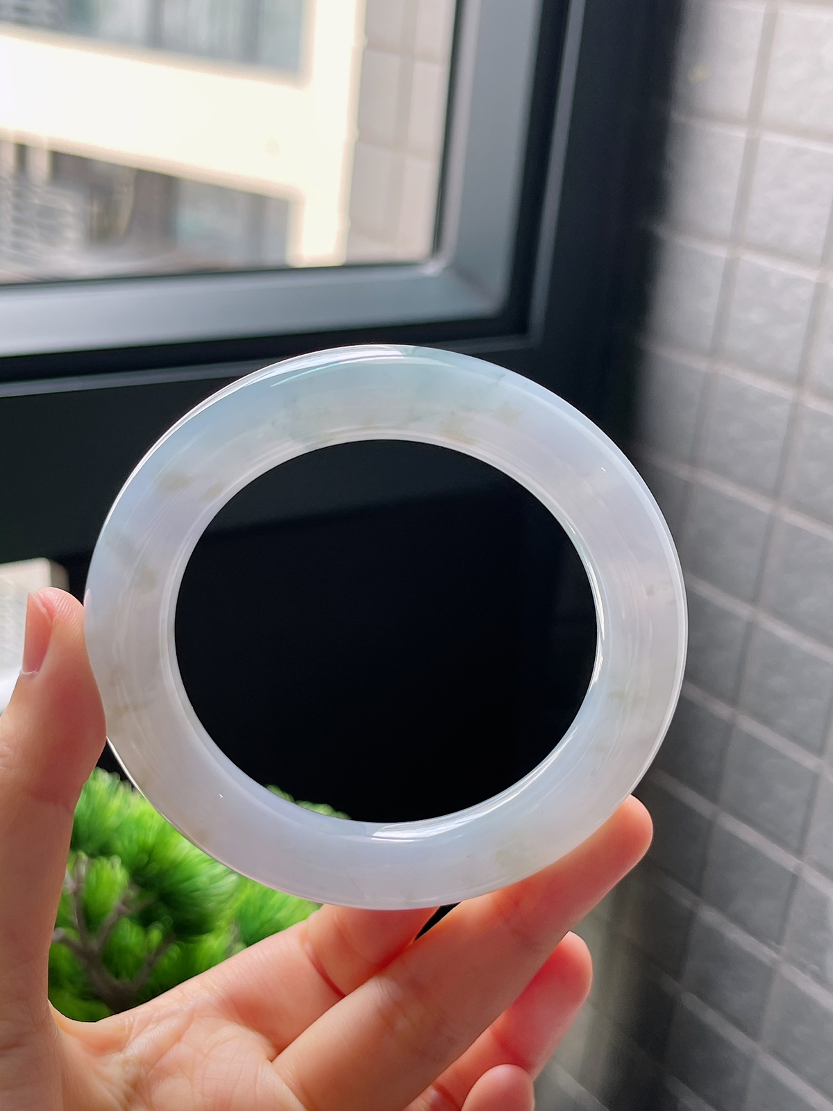 圈口56.6，冰糯淡蓝色圆条翡翠手镯