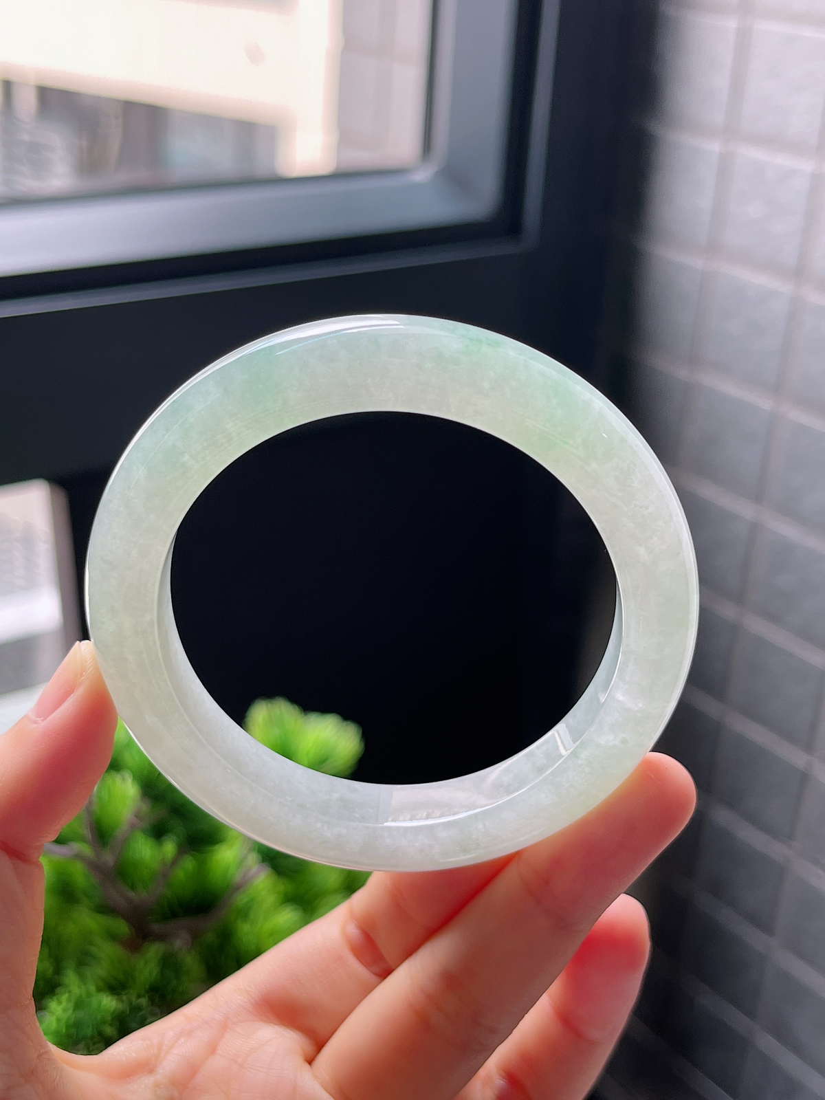 圈口55.5，冰糯浅绿飘花翡翠正圈手镯
