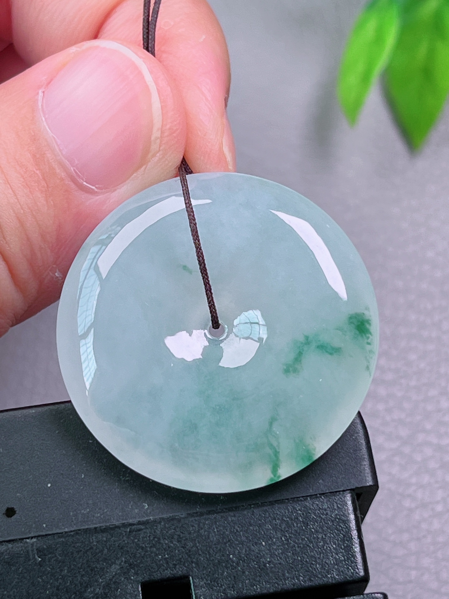 冰种飘花平安扣，无裂，油洁，冰透水润，起荧光，尺寸：30.6-6