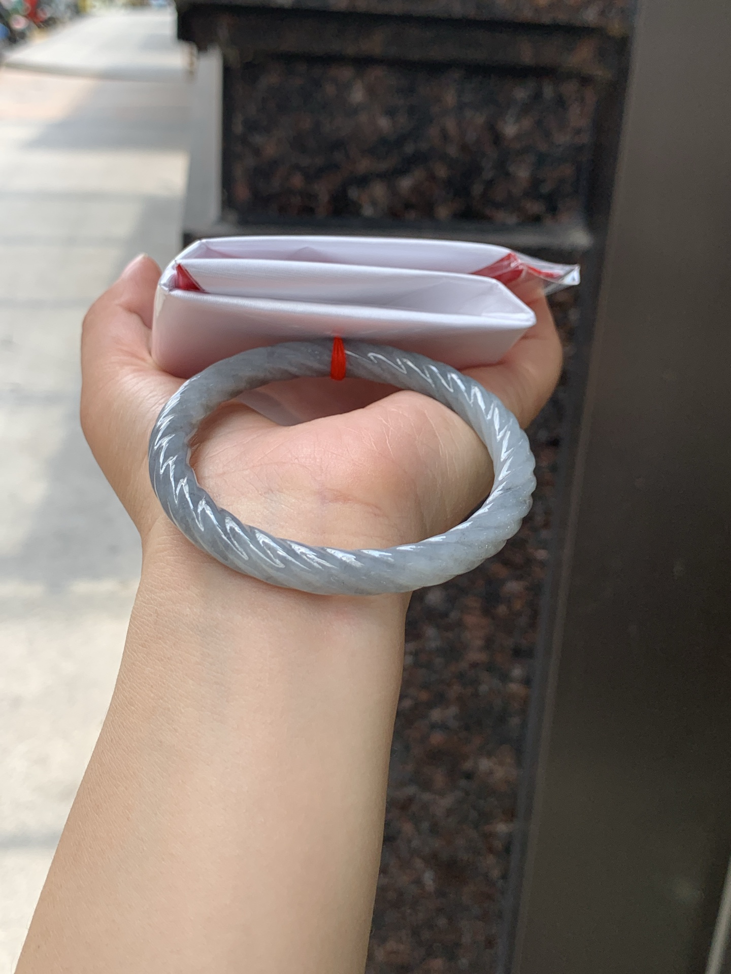 乌鸡麻花圆条 55.4-7.4-7.4 0623-152-61 无裂，精细麻花雕刻，立体感十足，冰透灰黑种水，质感冷冽，独特别致款式，小众复古。