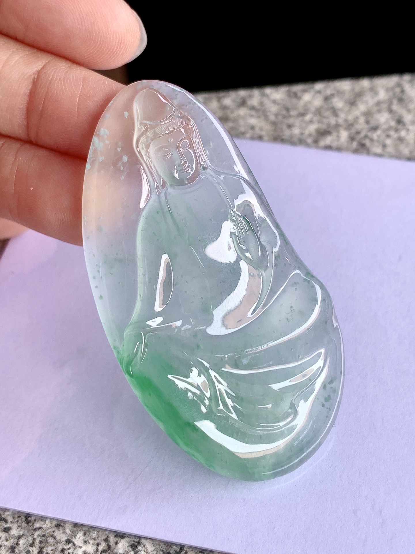 冰飘绿观音，尺寸：58.1×30.3×5.8mm，冰润飘绿，观音仪态端庄