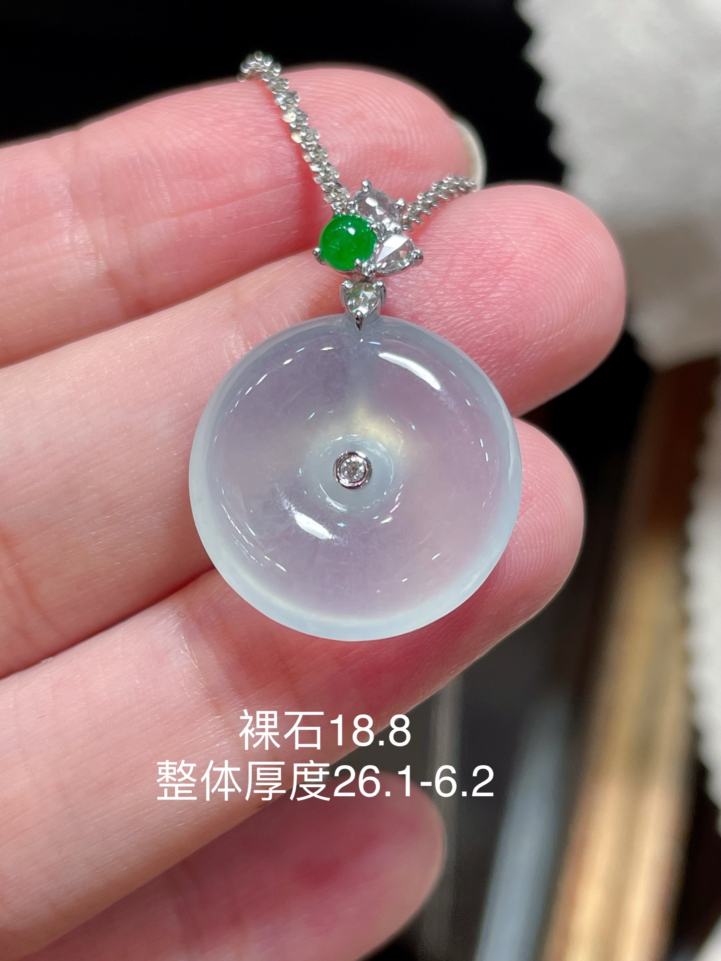 ️ 性比推荐翡翠冰底平安扣吊坠料子饱满细腻，种水杆杆的好，看的润润的18k真金镶嵌，26.1-6.