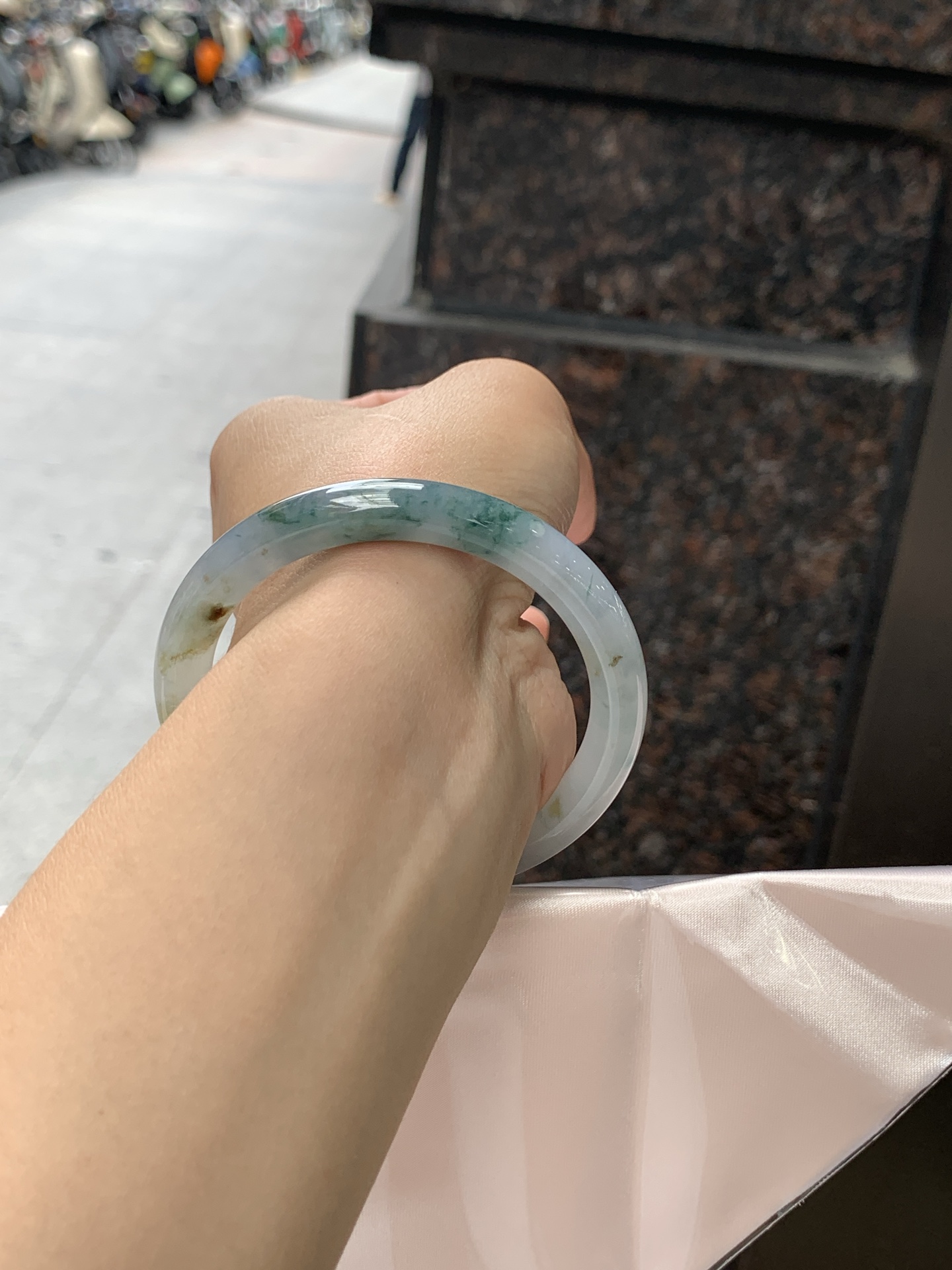 飘花美人条 54-8-7.8 0623-152-26 打灯细纹，有矿点扣手，底妆冰润细腻，飘花灵动飘逸，古典优雅又秀气