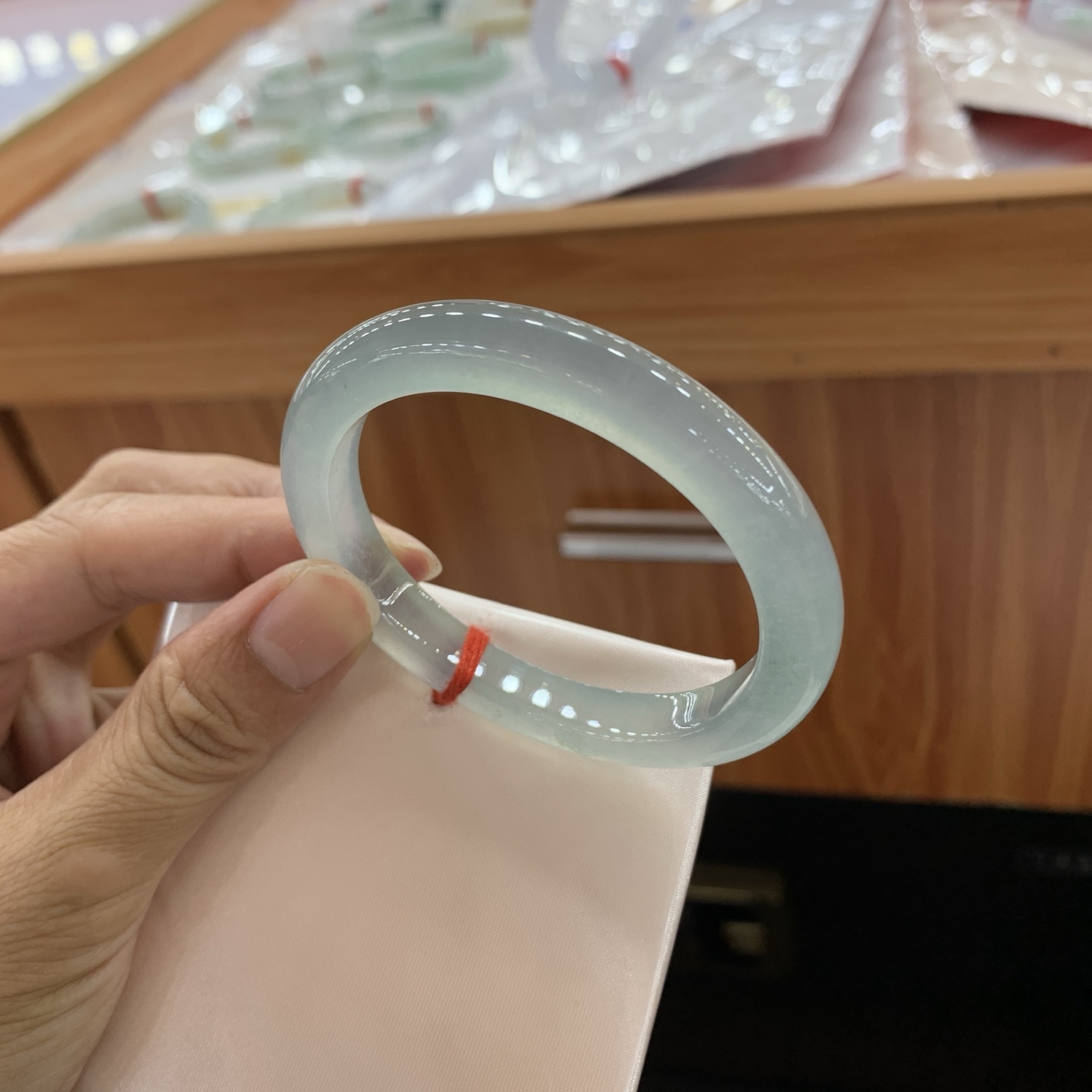 062232WJDK 冰底色翡翠手镯 53-46-8.2-8