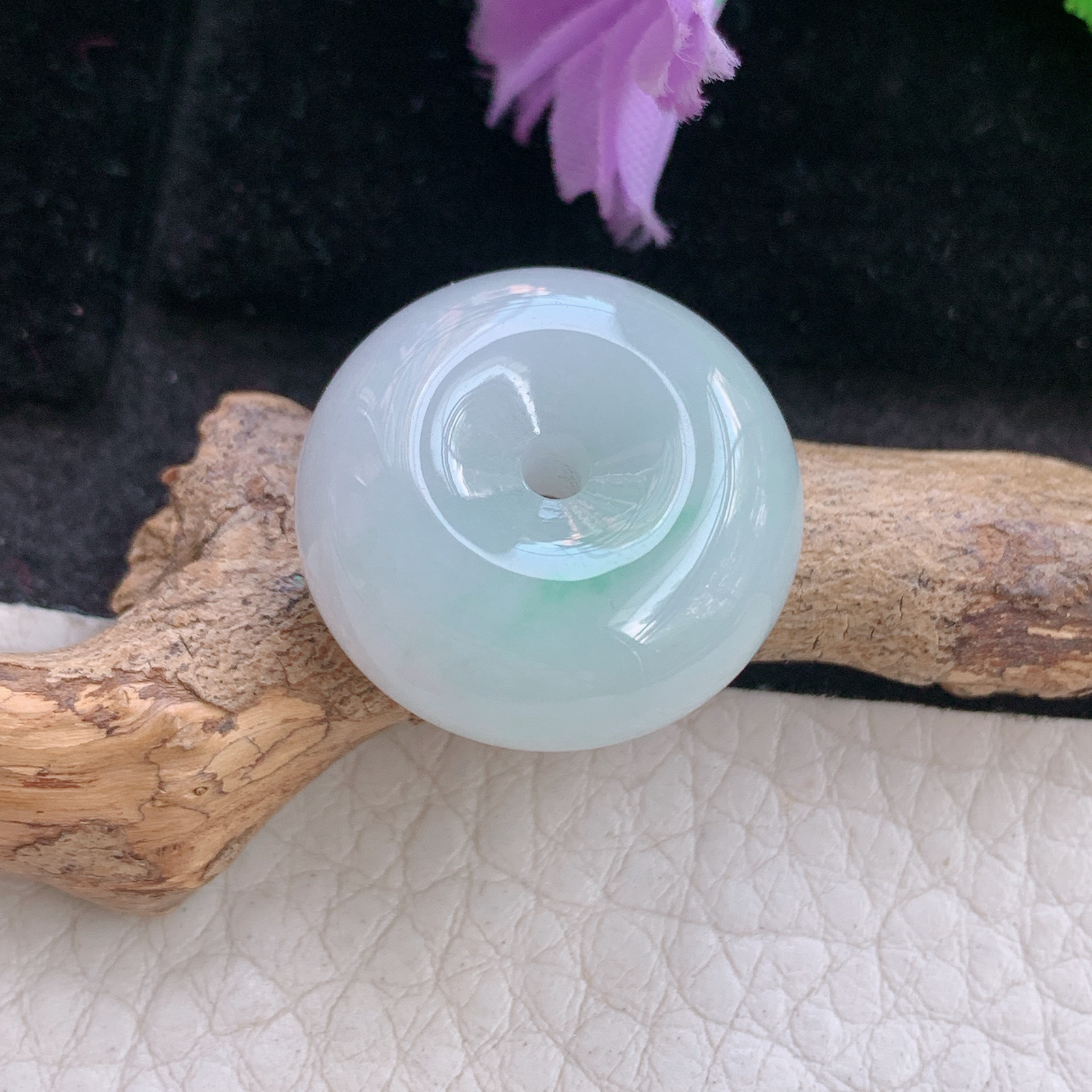 zen自然光21.8*9.6缅甸翡翠淡春彩平安扣吊坠面包扣转运珠路路通玉坠