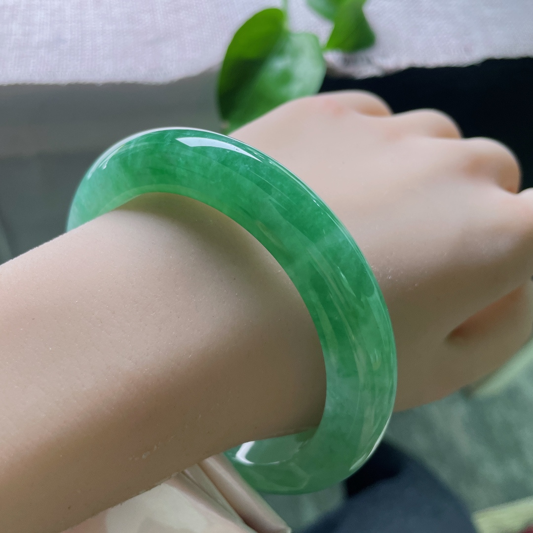 60.5/11.7/10.2绿底正圈，冰润细腻，郁郁葱葱，传承之美，贵气，无裂，ss55278a