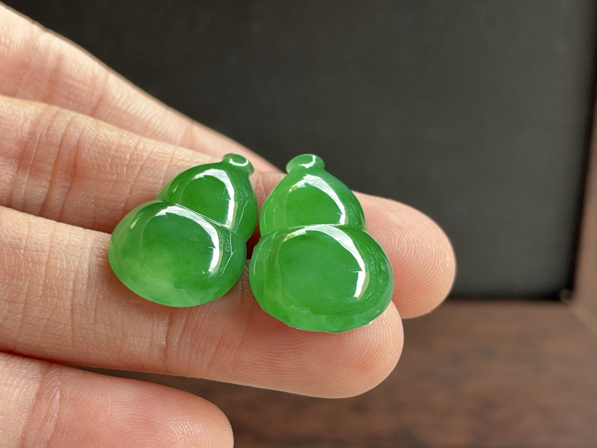 ️ 【冰绿葫芦一对】尺寸：23.6×17.9×7.3/23.7×19.6×7.5mm 冰润翠绿，福禄成双雅致