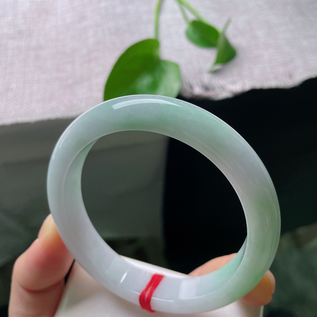 58.7/12.2/8.5，绿底正圈，水润，细腻，清新淡雅，一点皮纹，ss53828a