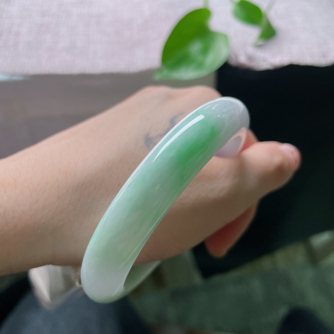 58.7/12.2/8.5，绿底正圈，水润，细腻，清新淡雅，一点皮纹，ss53828a