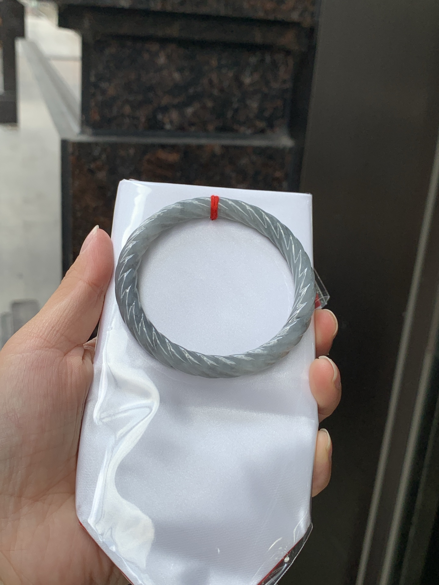 乌鸡麻花圆条 55.4-7.4-7.4 0623-152-61 无裂，精细麻花雕刻，立体感十足，冰透灰黑种水，质感冷冽，独特别致款式，小众复古。